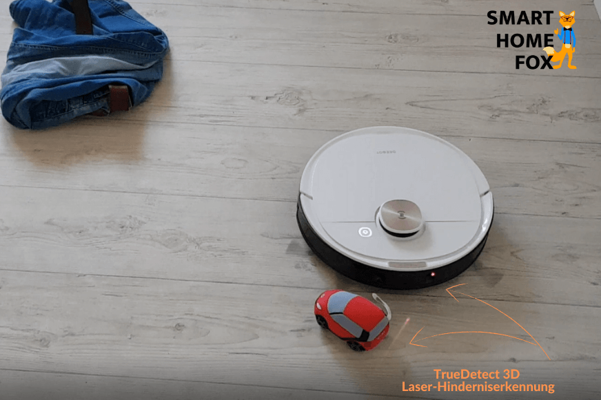 Kreuzlaser des Ecovacs Deebot OZMO T8 tastet die Umgebung ab und erkennt Hindernisse